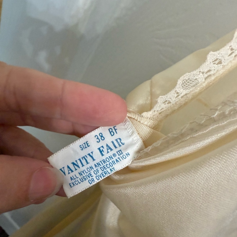 Vintage Vanity Fair Ivory Lace Nylon Full Slip Size 38 B Made in USA tricot - Picture 6 of 6